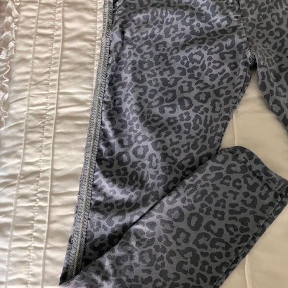 Italy Moda Leopard Print Jeans - Picture 3 of 11